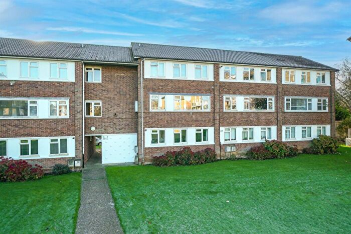 1 Bedroom Flat For Sale In The Ridgeway, St. Albans, AL4