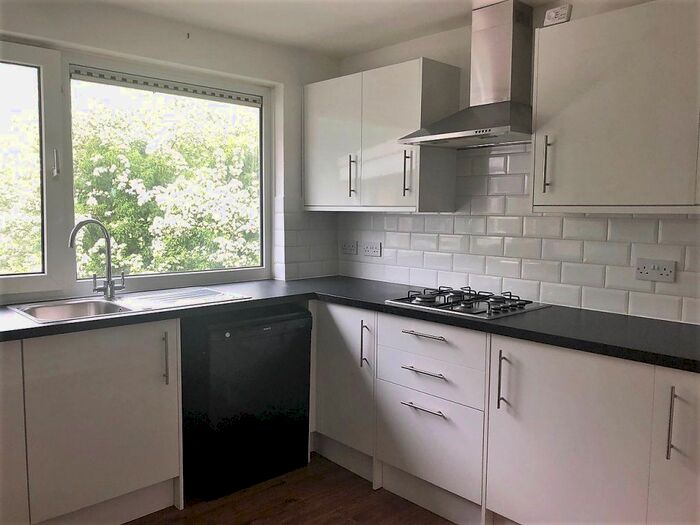 2 Bedroom Flat To Rent In Thirlestane, St Albans, Hertfordshire, AL1