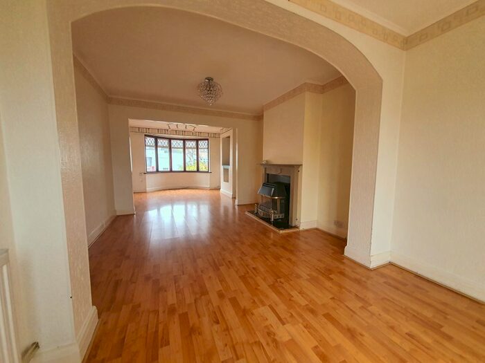 3 Bedroom Semi-Detached House To Rent In Waltham Avenue, Hayes, UB3