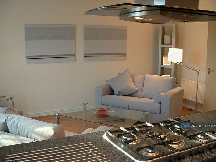 2 Bedroom Flat To Rent In Stretford Road, Manchester, M15