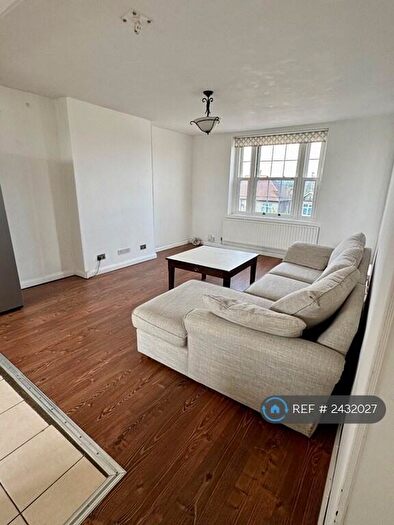 3 Bedroom Flat To Rent In Meretune Court, Morden, SM4