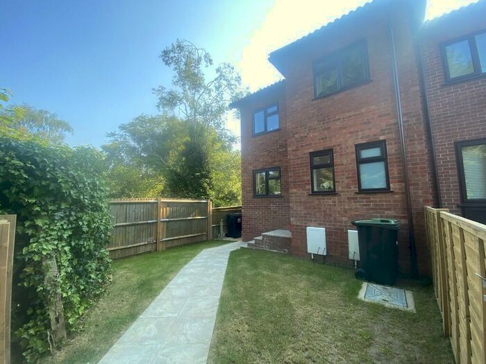 2 Bedroom End Of Terrace House To Rent In Lombardy Rise, Waterlooville, PO7