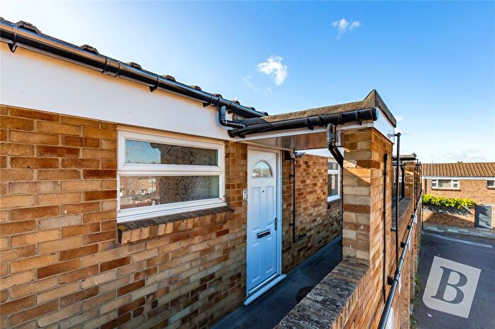 1 Bedroom Flat For Sale In Hookfields, Northfleet, Gravesend, Kent, DA11