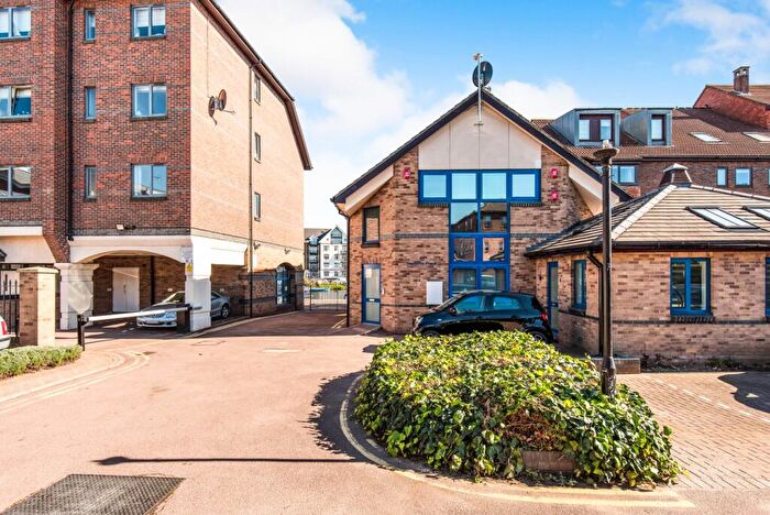 1 Bedroom Flat To Rent In Becketts Place, Hampton Wick, Kingston Upon Thames, KT1