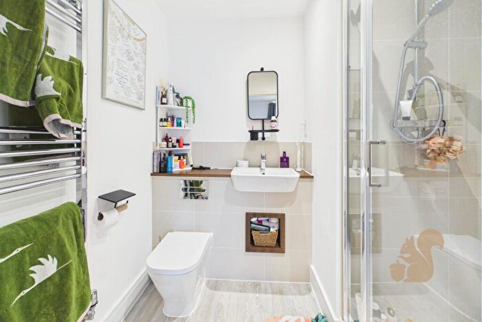 2 Bedroom Flat For Sale In Legg Close, Braintree, CM7