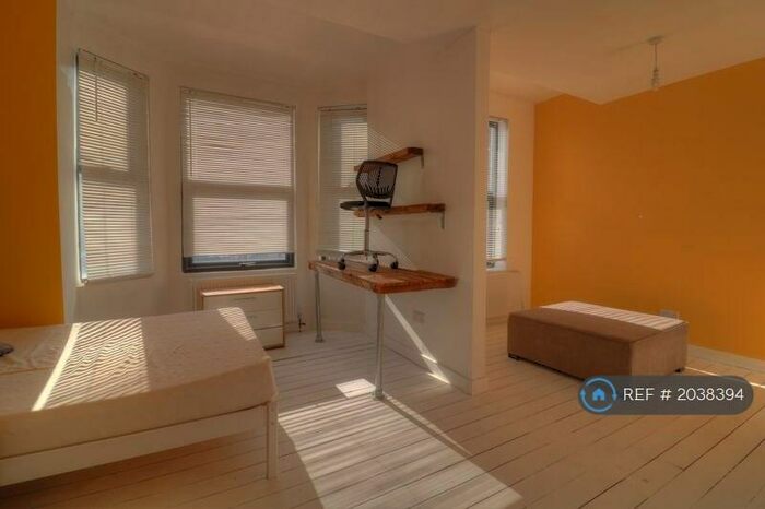 6 Bedroom Semi-Detached House To Rent In Queensland Avenue, Coventry, CV5