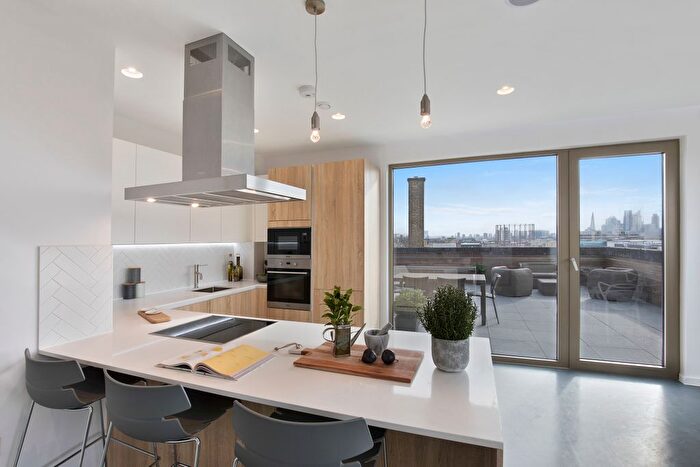 3 Bedroom Flat For Sale In Helmsley Street, London Fields, E8