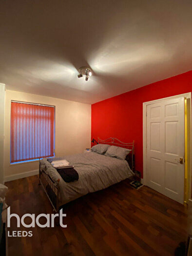 2 Bedroom Terraced House For Sale In Clifton Grove, Leeds, LS9