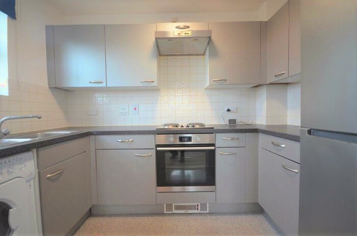 2 Bedroom Apartment To Rent In Holyhead Mews, Slough, SL1