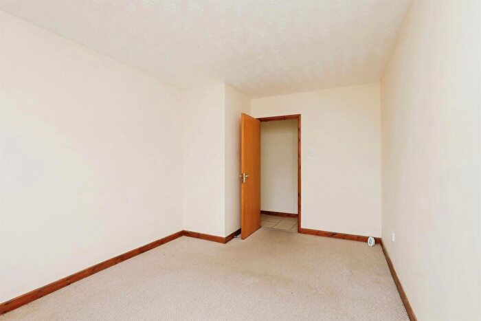 2 Bedroom Flat For Sale In Laburnum Crescent, Dereham, NR19