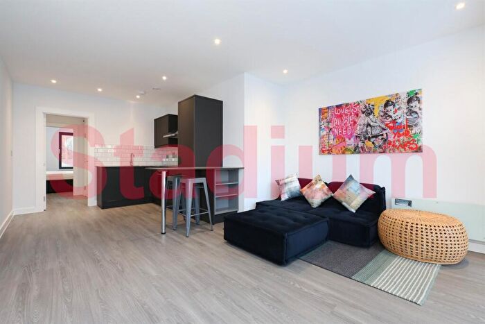 1 Bedroom Ground Maisonette To Rent In Drayton Park, London, - Epc Rating D, N5