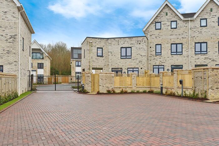 3 Bedroom End Of Terrace House For Sale In Holden Avenue, Oxley Park, Milton Keynes, MK4