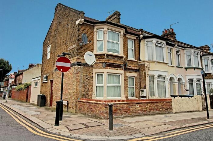 2 Bedroom Flat To Rent In Lincoln Road, Enfield EN1