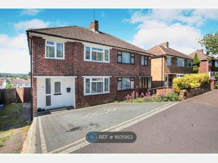 3 Bedroom Semi-Detached House To Rent In Grampian Way, Luton, LU3