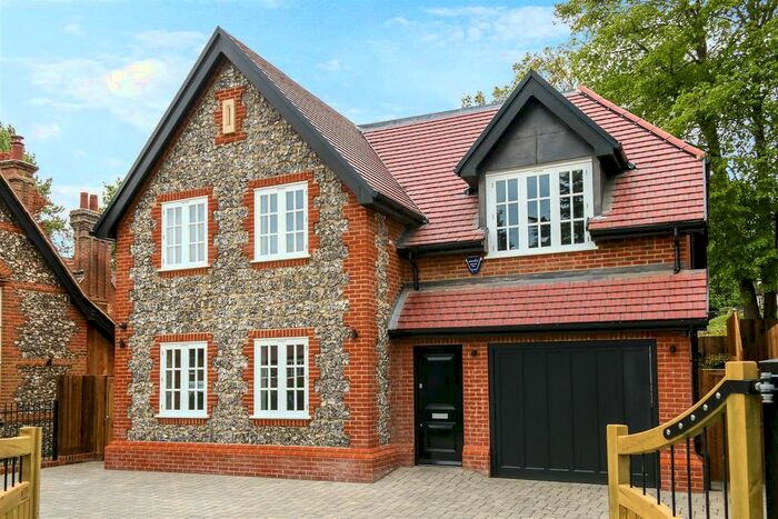 3 Bedroom Property To Rent In Watling Street, Radlett WD7