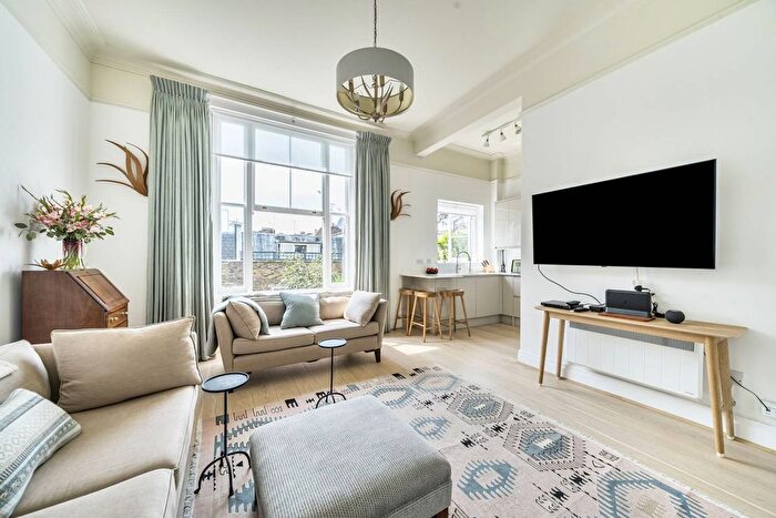 2 Bedroom Flat To Rent In Marloes Road, Kensington, London, W8