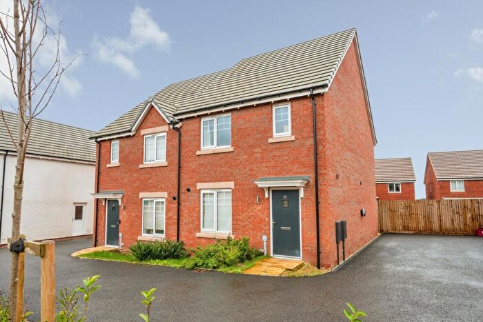 3 Bedroom Semi Detached House For Sale In Brooklime Road, Warwick, Warwickshire, CV34