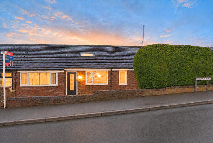 3 Bedroom Semi-Detached Bungalow For Sale In Windermere Road, Oldham, OL2