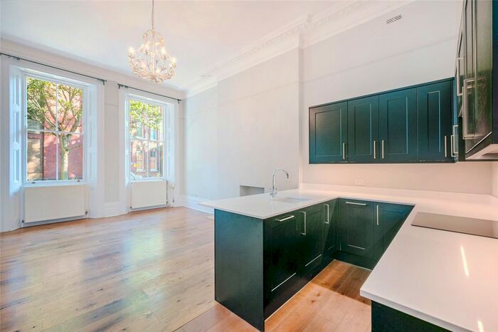 2 Bedroom Flat To Rent In Nevern Square, Earl's Court, London, SW5