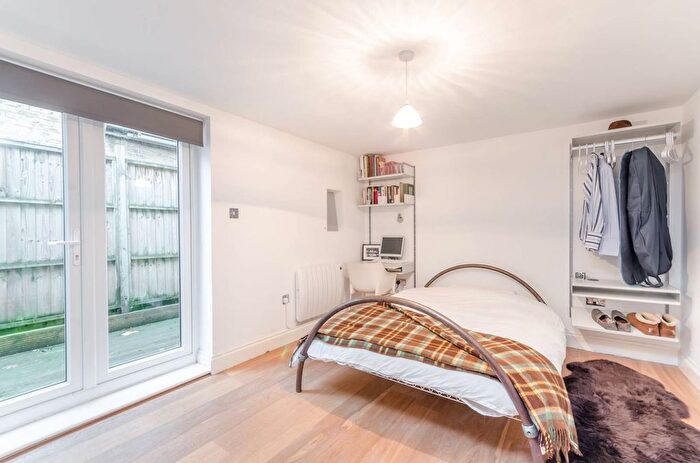 1 Bedroom Flat To Rent In Fanthorpe Street, West Putney, London, SW15