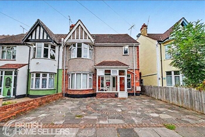 1 Bedroom Maisonette For Sale In Kensington Road, Southend-On-Sea, Essex, SS1