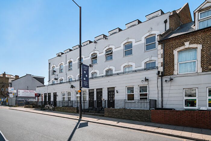 1 Bedroom Flat For Sale In Norwood High Street, Norwood, SE27