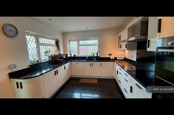 2 Bedroom Bungalow To Rent In Pitsea, Basildon, SS13
