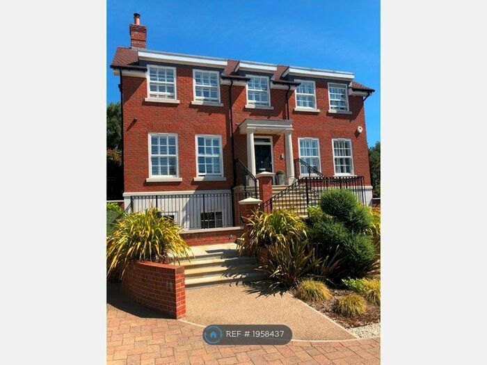 5 Bedroom Detached House To Rent In Alexandra Gate, Reigate, RH2