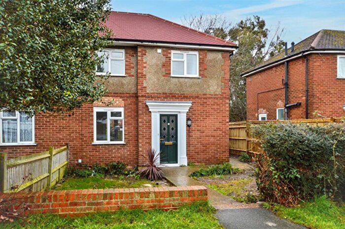 2 Bedroom End Of Terrace House To Rent In The Hydneye, Eastbourne, BN22