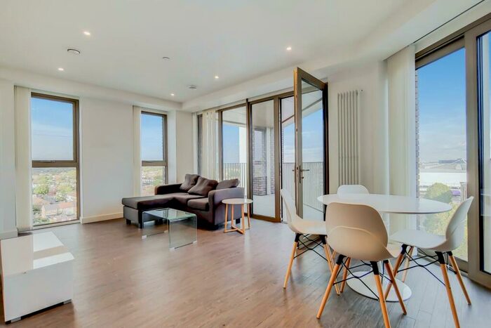 2 Bedroom Apartment To Rent In Royal Docks West, Royal Victoria Dock, E16
