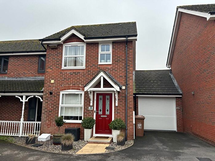 2 Bedroom End Of Terrace House To Rent In Topaz Drive, Andover, Hampshire, SP10