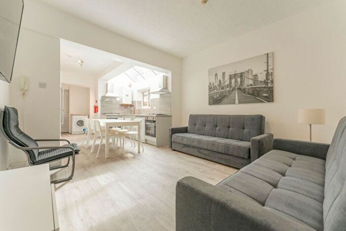 7 Bedroom Terraced House To Rent In Tiverton Road, Selly Oak, Birmingham, B29