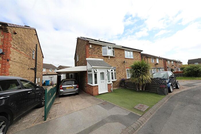 2 Bedroom Semi-Detached House For Sale In Brackley Close, Hull, HU8