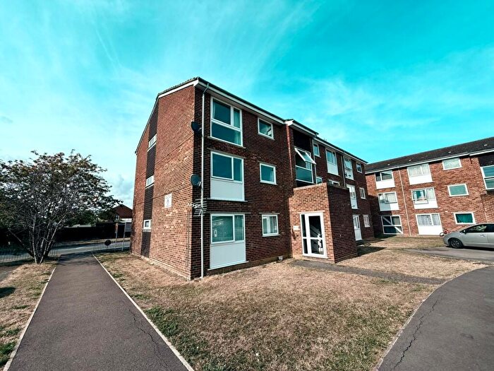 2 Bedroom Apartment To Rent In Snowdrop Close, Chelmsford, CM1