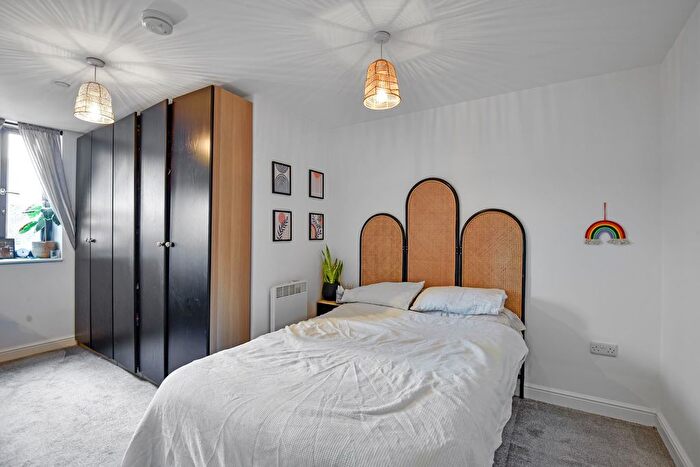 1 Bedroom Flat To Rent In New Road, Rochester, ME1