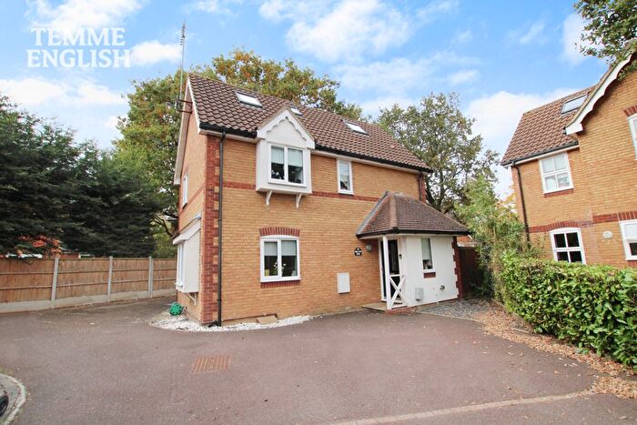 5 Bedroom Detached House For Sale In Hill Top Rise, Langdon Hills, SS16