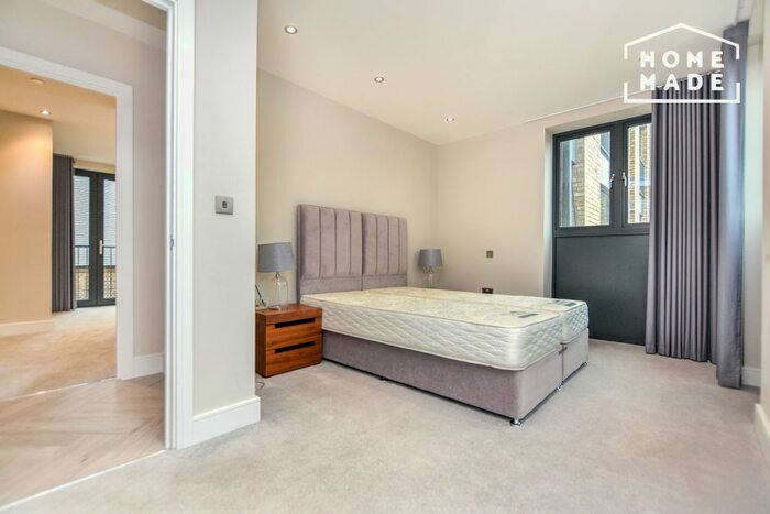 2 Bedroom Flat To Rent In Battersea Park Road, London, SW8