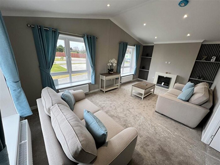 2 Bedroom Park Home For Sale In Ryther Road, Ulleskelf, Tadcaster, LS24