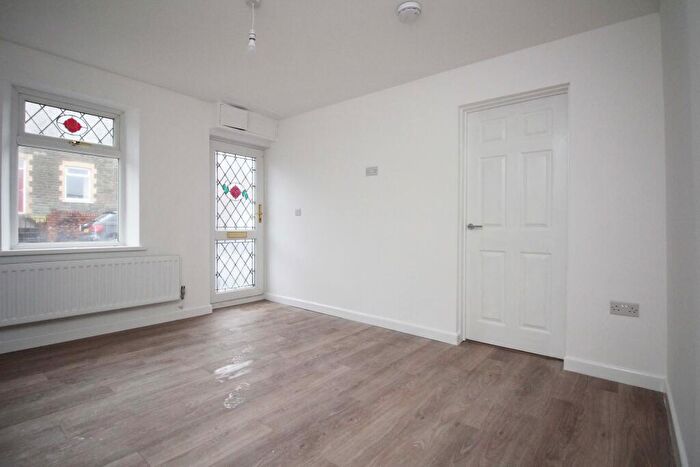 2 Bedroom Bungalow To Rent In Church Road, Seven Sisters, SA10