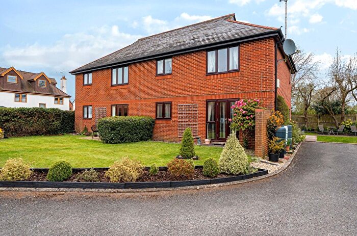 2 Bedroom Flat For Sale In Badgers Croft, Victoria Road, Mortimer Common, Reading, RG7