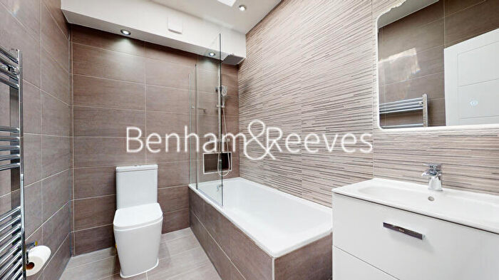 5 Bedroom Town House To Rent In Hornby Close, Hampstead, London, NW3