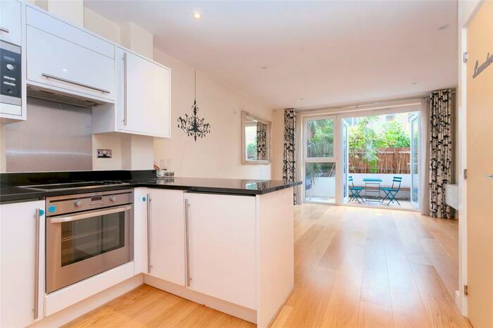 2 Bedroom Maisonette To Rent In Island Apartments, Prebend Street, Islington, London, N1
