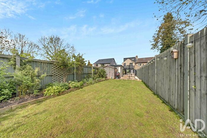 4 Bedroom Semi-Detached House For Sale In Fieldside, Central Ely, Cambridgeshire, CB6