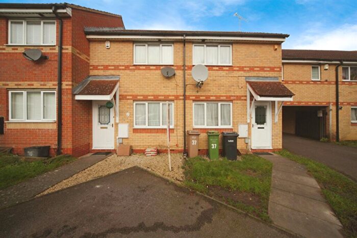 2 Bedroom Terraced House For Sale In Addington Way, Luton, LU4