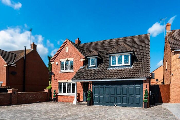 4 Bedroom Detached House For Sale In Sissinghurst Drive, Thrapston, NN14