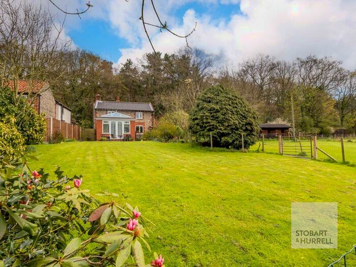 3 Bedroom Cottage For Sale In Warren Road, Southrepps, Norfolk, NR11