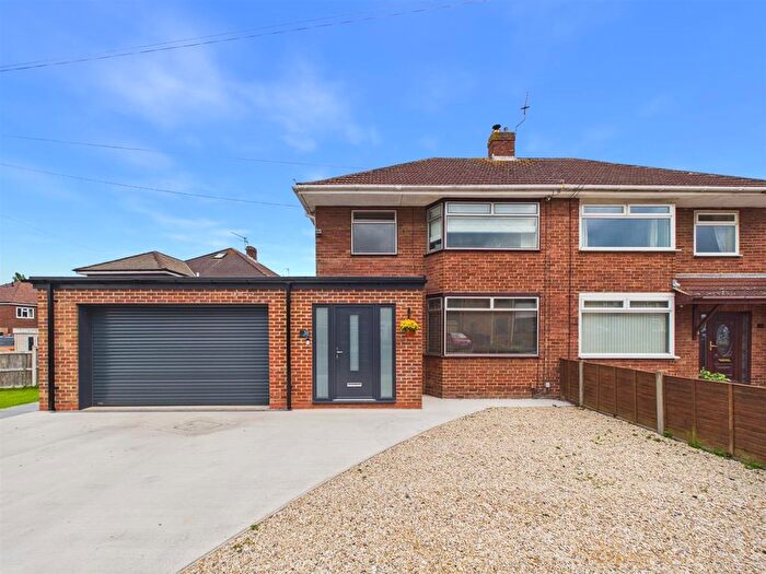 3 Bedroom Semi Detached House For Sale In Park Avenue, Longlevens, Gloucester, GL2