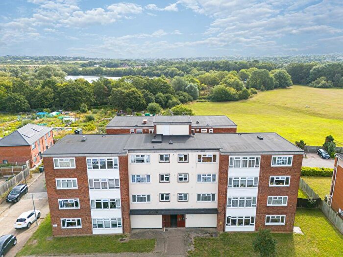 3 Bedroom Flat To Rent In Hornbeam Road, Buckhurst Hill, IG9