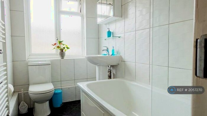 2 Bedroom Flat To Rent In Bulwer Court, London, E11