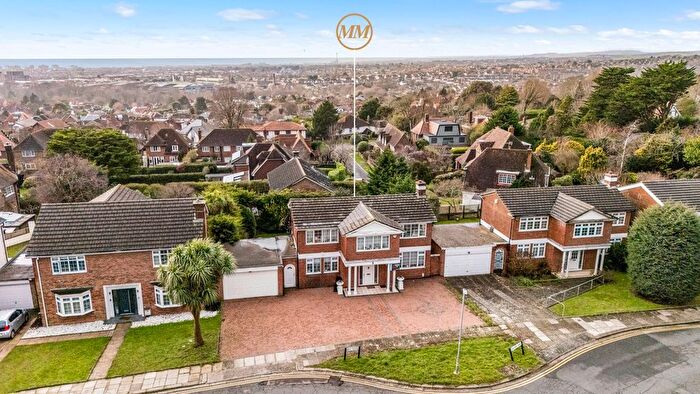 4 Bedroom Detached House For Sale In Ash Close, Hove, BN3